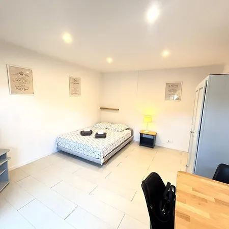 Charming Center With Terrace, Very Calm Cannes